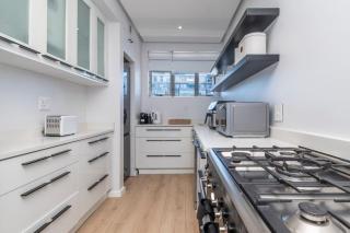 2 Queen Bed, Sea Views, Promenade, Fast Wifi - 2