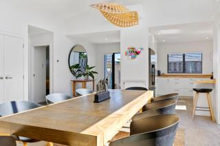 Idyllic Getaway - modern and stylish with private spa - Taupo - 7