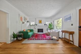 Blissful South Hill Retreat - 9