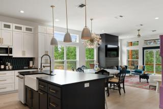 Luxury Waterfront Family Retreat - 0