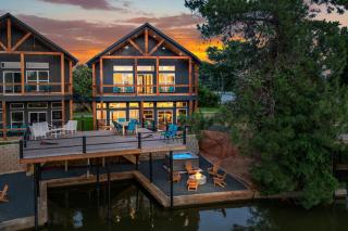 Luxury Waterfront Family Retreat - 8