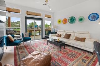 Luxury Waterfront Family Retreat - 7