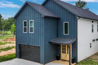 Luxury Waterfront Family Retreat - 4