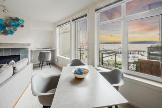 Water Views 1BR next to Pike Place with Hot Tub, Gym - 3