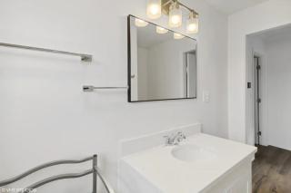 Charming and Modern 2BR in the Heart of Ottawa - 3