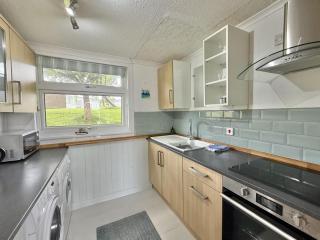 2 Bed Chalet with Amazing Views - 9