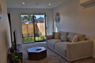 Cosy 2BR House in Awaroa Road - Auckland - 6