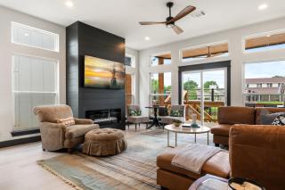 Luxury Family Retreat Water Views - 8