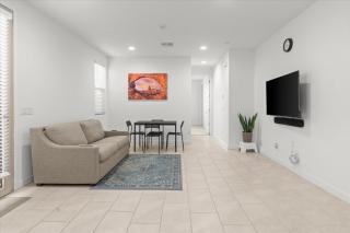 Main Home w Private Apartment-Sleeps 8-Putt Putt - 9