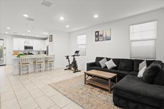 Main Home w Private Apartment-Sleeps 8-Putt Putt - Glendale - 5
