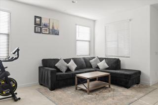 Main Home w Private Apartment-Sleeps 8-Putt Putt - Glendale - 3