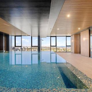 Private Apartment Prime Chic Escape with Balcony Views Pool Gym Parking - 9