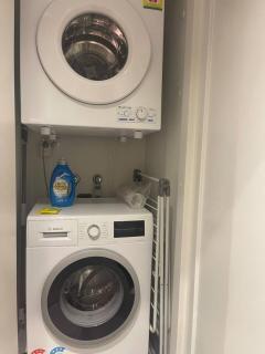 Private Apartment Prime Chic Escape with Balcony Views Pool Gym Parking - Melbourne - 1