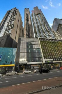 Private Apartment Prime Chic Escape with Balcony Views Pool Gym Parking - Melbourne - 5