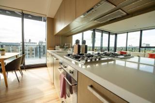Private Apartment Stylish Penthouse Oasis Near Royal Park including Parking - 8