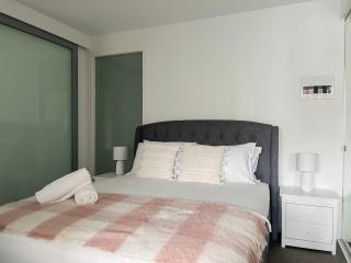 Private Apartment off Flinders St with Pool Parking and Gym - Melbourne - 5