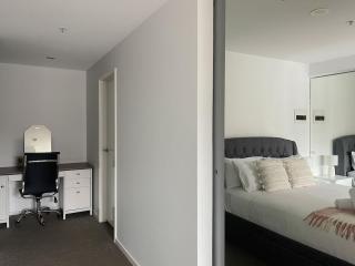 Private Apartment off Flinders St with Pool Parking and Gym - Melbourne - 3