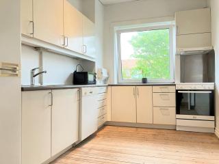 Central and Spacious Apartment for 5 - Esbjerg - 1