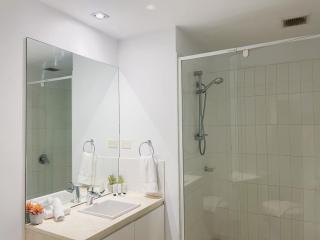 Private Apartment off Flinders St with Pool Parking and Gym - Melbourne - 1