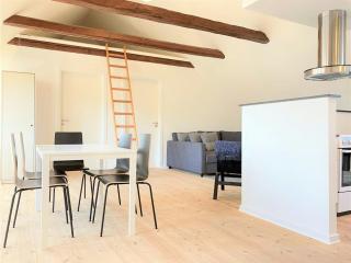 Spacious Apartment for 6 - 0