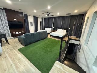 Modern Luxury Loft - Arlington - 5
