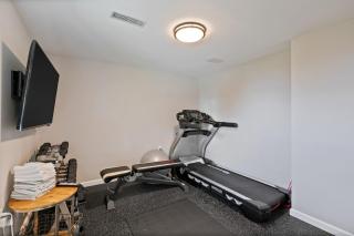 Luxury Water View 6BR Retreat with Hot Tub and Gym - 7