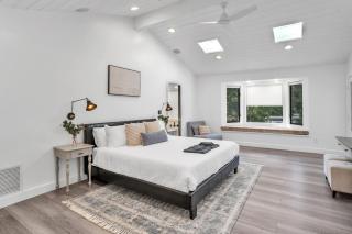 Upscale 4BR Retreat near Monserate Winery Pool Spa - 0