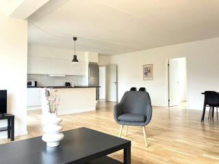 Spacious Apartment for 4 - 6