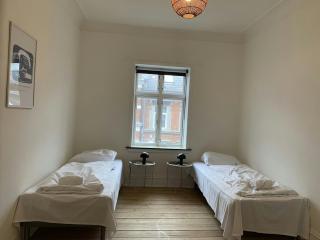 Spacious Apartment for 4 - 1