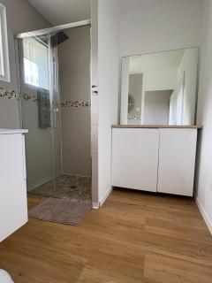 Chambre avec douche, WC et terrasse privative - Saint-Vincent-de-Tyrosse - 3