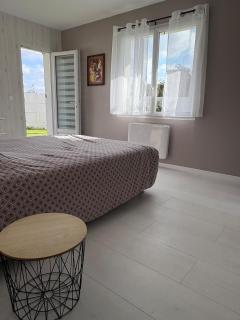 Chambre avec douche-WC, terrasse privative et piscine partagée - 0