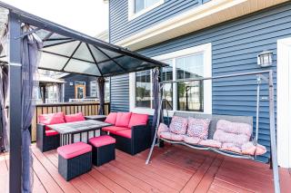 Group Getaway with Yard, Sleeps 13, Near YEG Airpt - 3