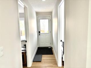 Valley Home 2 Bed 1 Bath Walkout Basement Apartment - Calgary - 7