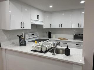 Valley Home 2 Bed 1 Bath Walkout Basement Apartment - Calgary - 4