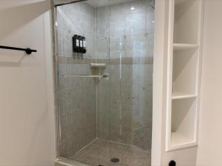 Valley Home 2 Bed 1 Bath Walkout Basement Apartment - Calgary - 3
