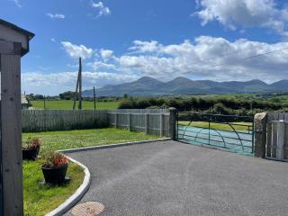 Roddys cottage three bedroom with hot tub sleeps6 - 9