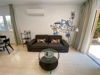 Seaside Sun Kissed House with Pool in Tourist Area - Paphos - 8