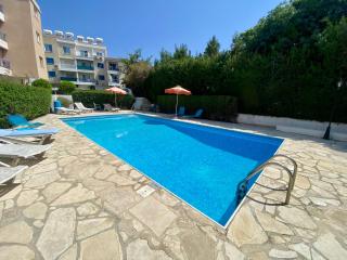 Seaside Sun Kissed House with Pool in Tourist Area - Paphos - 6