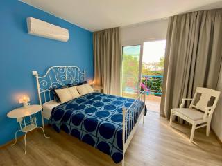 Seaside Sun Kissed House with Pool in Tourist Area - Paphos - 0