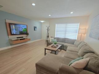 Flamingo by the Sea Cozy Spacious Modern 5 min to Beach Video Tour Sleep up to 10 - Venice - 9