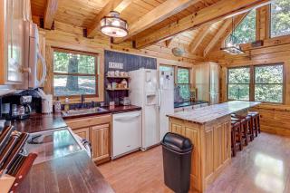 5 Mi to Hot Springs Natl Park Cabin with Yard - 4