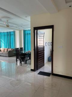Luxury 4-BHK,Central Apartment - Murree - 8