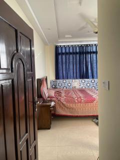 Luxury 4-BHK,Central Apartment - Murree - 4