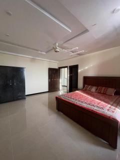 Luxury 4-BHK,Central Apartment - Murree - 3
