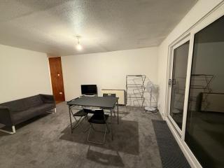 Great for contractors- Flat in Chelmsford with parking for 3 people WITH WIFI - - 4