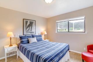 Beach Access and Hot Tub Coastal Gem in Manchester - Manchester - 1