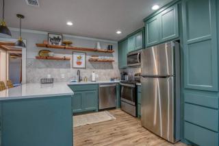 Pet Friendly Fire Pit Sleeps 30 - Kyle - 4