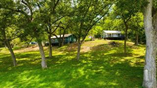 Pet Friendly Fire Pit Sleeps 30 - Kyle - 6