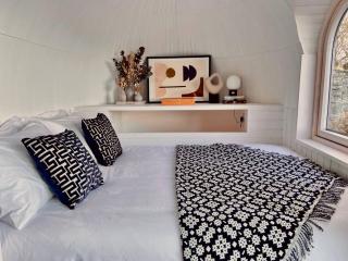 Y Caban - A Luxury Rural Retreat with Seaviews - 2