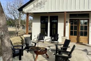 River Access Firepit BBQ Sleeps 12 - Kyle - 0